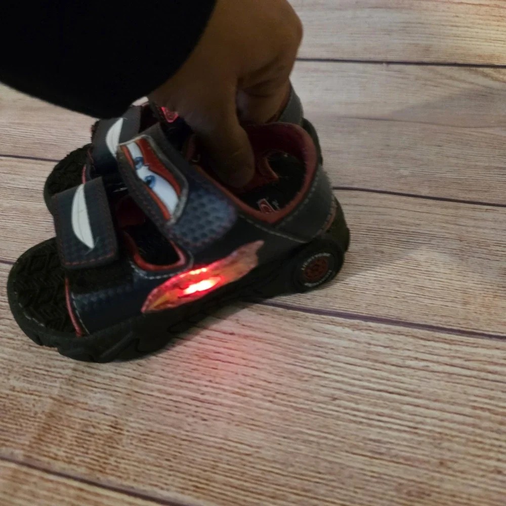 Disney‎ Lightning McQueen Boys Light Up Sandals Size US 6 Small Flaw